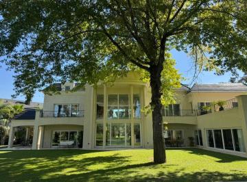 Casa · 700m² · 8 Ambientes · 8 Cocheras · Casa en Venta en St Thomas, Canning