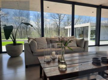 Casa · 464m² · 6 Ambientes · 2 Cocheras · Espectacular Casa en Venta en Estancia Golf