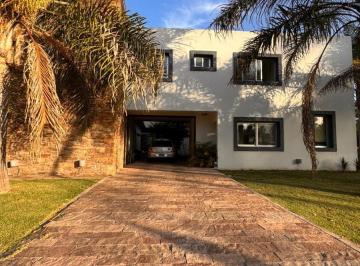 Casa · 550m² · 8 Ambientes · 1 Cochera · Casa en Venta Barrio Las Condes
