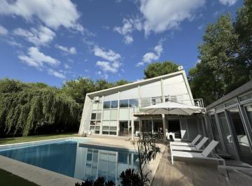 Casa · 341m² · 7 Ambientes · 3 Cocheras · Casa en Venta en Grand Bell I