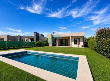 Casa · 143m² · 4 Ambientes · 2 Cocheras · Alquiler Anual Casa con Pileta - San Ramiro Pilar del Este