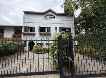Casa · 270m² · 5 Ambientes · 2 Cocheras · Casa en Venta en La Zona del Golf de Lomas de San Isidro