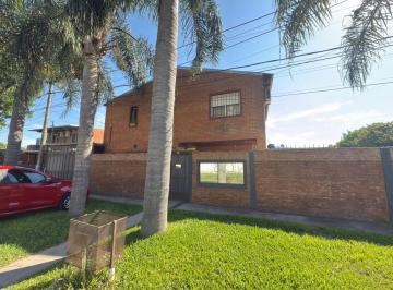Casa · 150m² · 6 Ambientes · 1 Cochera · Venta Casa de 2 Plantas 3 Dorm. Comodín con Quincho, pileta y Cochera, Granadero Baigorria