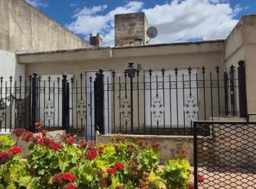 Casa · 80m² · 3 Dormitorios · 2 Cocheras · Casa en Venta en Ingeniero White