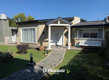 Casa · 130m² · 3 Ambientes · 2 Cocheras · Venta Casa Reciclada 3 Ambientes, 2 Baños, Parque, Pileta y Quincho - La Reja Sur