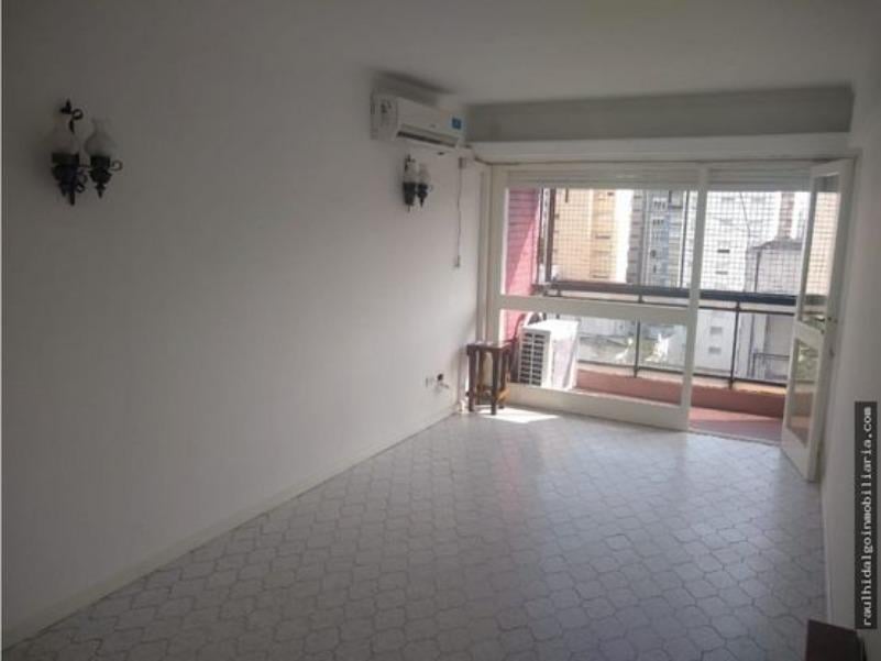 Departamento de dos ambientes con dependencia y cochera