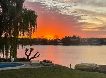 Casa de 8 ambientes, Tigre · Impresionante Propiedad Sobre La Laguna Principal de San Isidro Labrador