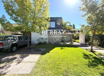 Casa · 265m² · 6 Ambientes · 1 Cochera · Casa Venta 4 Dorm. Barrio San Gabriel Lote de 700 m² Villanueva, Tigre