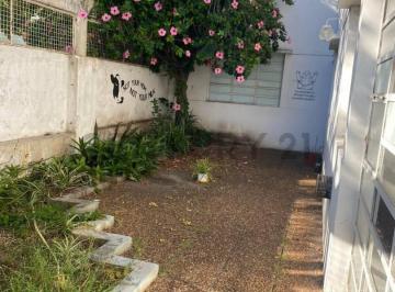 Casa · 190m² · 5 Ambientes · 2 Cocheras · Casa de 3 Dorm. en Alquiler