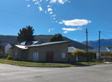 Casa · 140m² · 4 Ambientes · 1 Cochera · Casa en Venta - Esquina en Esquel
