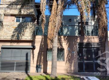 Casa · 180m² · 5 Ambientes · 2 Cocheras · Casa en Venta 5 Ambientes Castelar