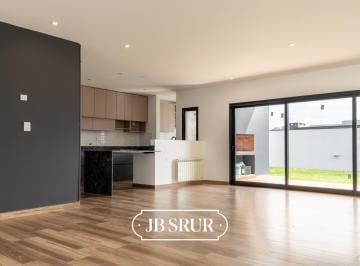 Casa · 190m² · 6 Ambientes · 2 Cocheras · Casa en Venta de 3 Dorm. en Barrio Distrito Sur