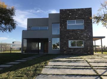 Casa · 254m² · 6 Ambientes · 1 Cochera · Casa - Vistas - Excelente Casa en Venta en Puertos - Lote Interno