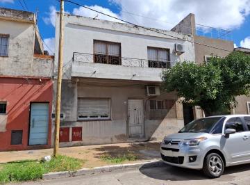 Departamento · 74m² · 2 Ambientes · PH 2 Amb y Medio, Planta Alta Frente, C/patio. S/expensas