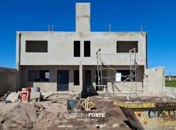 Casa · 100m² · 4 Ambientes · 5 Cocheras · Docta Venta de Dúplex 3 Dorm 3 Baños
