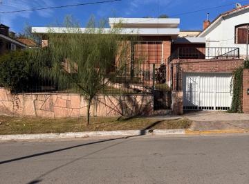 Casa · 192m² · 7 Ambientes · Casa 3 Dorm. Unquillo