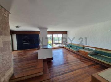 Casa · 316m² · 3 Dormitorios · 3 Cocheras · Hermosa Casa con Pileta