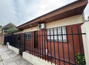 Casa · 130m² · 4 Ambientes · 1 Cochera · Casa en Alquiler de 4 Ambientes