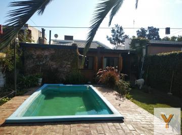 Casa · 246m² · 4 Ambientes · 2 Cocheras · Casa en Venta - 3 Dorm. 2 Baños - 400 m² - San Carlos, La Plata