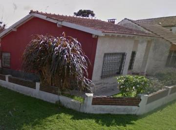 Casa · 80m² · 3 Ambientes · 1 Cochera · Vendo Oportunidad Chalet a Reciclar con Patio y Garaje en Caisamar