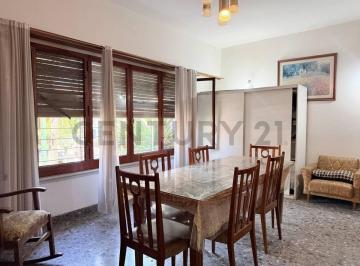 Casa · 243m² · 4 Ambientes · 1 Cochera · Oportunidad | Casa 4 Ambientes con Cochera, Parrilla y Terraza