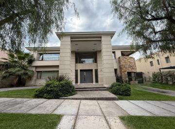 Casa de 10 ambientes, Ciudad de Mendoza · Barrio Dalvian