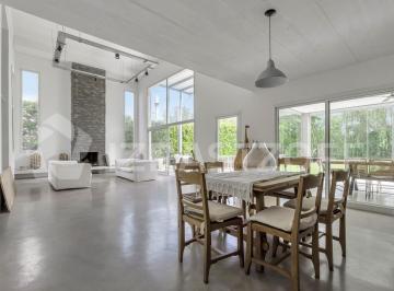 Casa · 290m² · 9 Ambientes · 4 Cocheras · Casa en Las Liebres Lote Interno 4 Dorm. Orientacion Ne