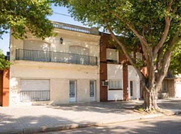 Casa · 140m² · 5 Ambientes · Casa en Azcuenaga