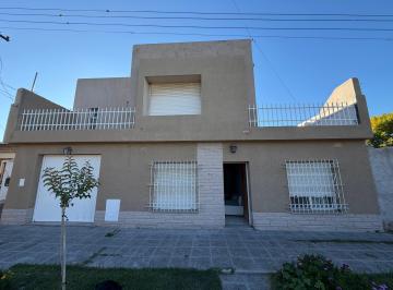 Casa de 8 ambientes, General Roca · Importante Casa en Venta 218 m² - General Roca