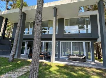 Casa · 230m² · 6 Ambientes · 2 Cocheras · Casa en Venta - 3 Dorm. 3 Baños - Pinamar