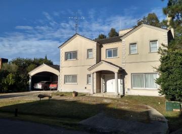 Casa de 7 ambientes, Esteban Echeverría · Casa en Venta en Echeverría del Lago