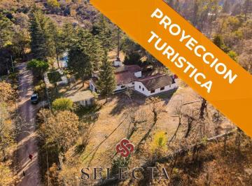 Casa · 419m² · 5 Ambientes · 3 Cocheras · Casa en Venta en Tanti * 6700 m² Terreno con Bajada Al Río
