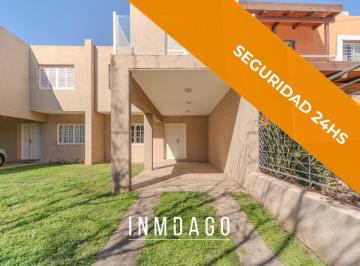 Casa · 128m² · 4 Ambientes · 2 Cocheras · Duplex de 3 Dorm. en Venta