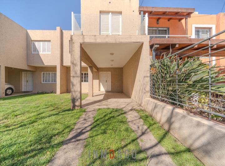 Casa · 128m² · 6 Ambientes · 2 Cocheras