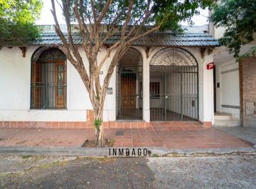 Casa · 176m² · 4 Ambientes · 1 Cochera · Casa en Venta 3 Dorm., 4 Baños en B. Pueyrredon