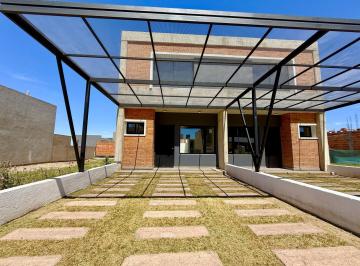 Casa · 120m² · 4 Ambientes · 2 Cocheras · Duplex Docta 3 Dorm. Venta