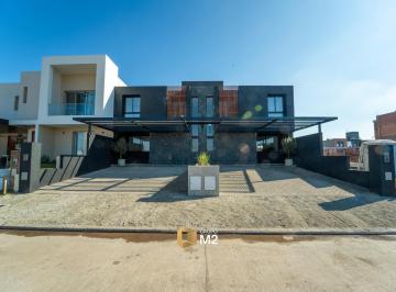 Casa · 156m² · 4 Ambientes · Duplex de Calidad a Estrenar!