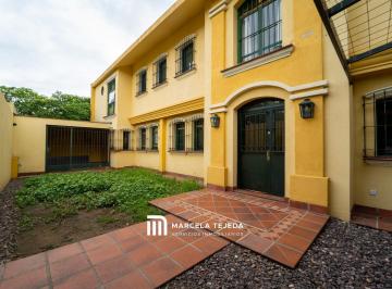 Casa · 251m² · 7 Ambientes · 3 Cocheras · Casa 3 Dorm Departamento Independiente | Pileta | Andres Oliva Al 3400