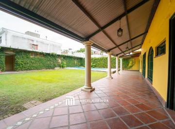 Casa · 251m² · 5 Ambientes · 3 Cocheras · Casa 3 Dorm + Depto Independiente | Pileta | Cochera