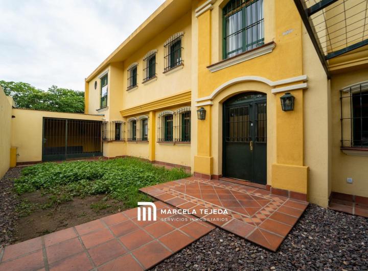 Casa · 251m² · 7 Ambientes · 3 Cocheras