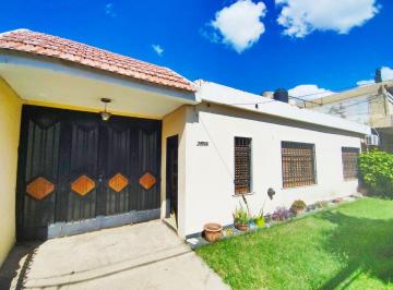 Casa de 5 ambientes, Córdoba · Casa 2 Dorm. en Barrio San Carlos | Cochera y Patio