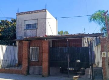 Casa de 4 ambientes, Quilmes · Venta Casa de 4 Ambientes con Cochera, Patio, Parrilla y Terraza.