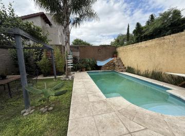 Casa · 118m² · 6 Ambientes · 3 Cocheras · Venta Casa 3 Dorm. Villa Quisquisacate Cordoba con Pileta