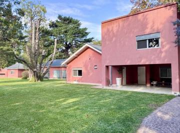Casa de 6 ambientes, Ezeiza · Casa Quinta con Piscina, Quincho y Casa de Huéspedes