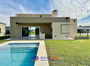 Casa · 650m² · 4 Ambientes · Casa en Alquiler en Barrio San Felipe, Canning