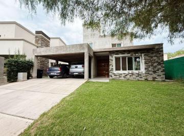 Casa en Venta de 6 ambientes  · Casa en Exclusivo B° Pinares de Furlotti