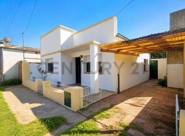 Casa · 70m² · 4 Ambientes · 2 Cocheras · Casa en Venta 3 Ambientes Entre Las 4 Avs, Tres Arroyos
