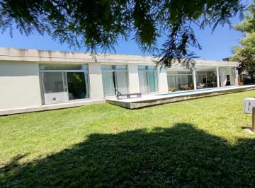 Casa · 230m² · 5 Ambientes · 2 Cocheras · Casa Moderna 3 Dorm. Hormigón y Vidrio Excelente, Luminosa Detalles de Categoría
