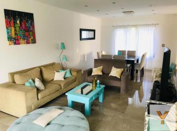 Casa · 285m² · 7 Ambientes · 3 Cocheras · Casa en Venta - 5 Dorm. 3 Baños - Cochera - 610 m² - Mar del Plata