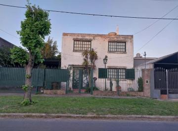 Casa · 189m² · 5 Ambientes · 2 Cocheras · Casa en Venta - 4 Dorm. 2 Baños - Cocheras - 690 m² - Longchamps